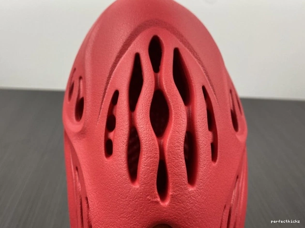 Yeezy Red Adidas Foam CW3355 0811
